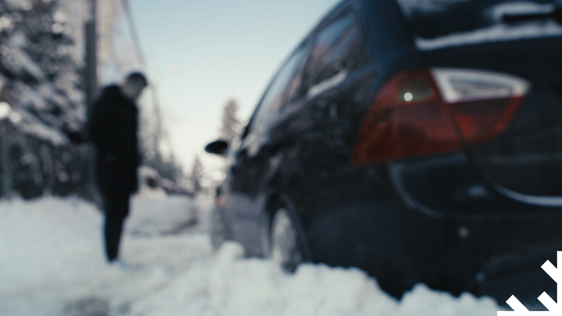 ArcticDrivers-Man-Standing-Car-Snow